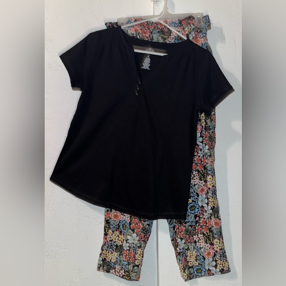 Loft Petites Flower Cargo Pants with Black Top from St John’s Bay Active Bundle